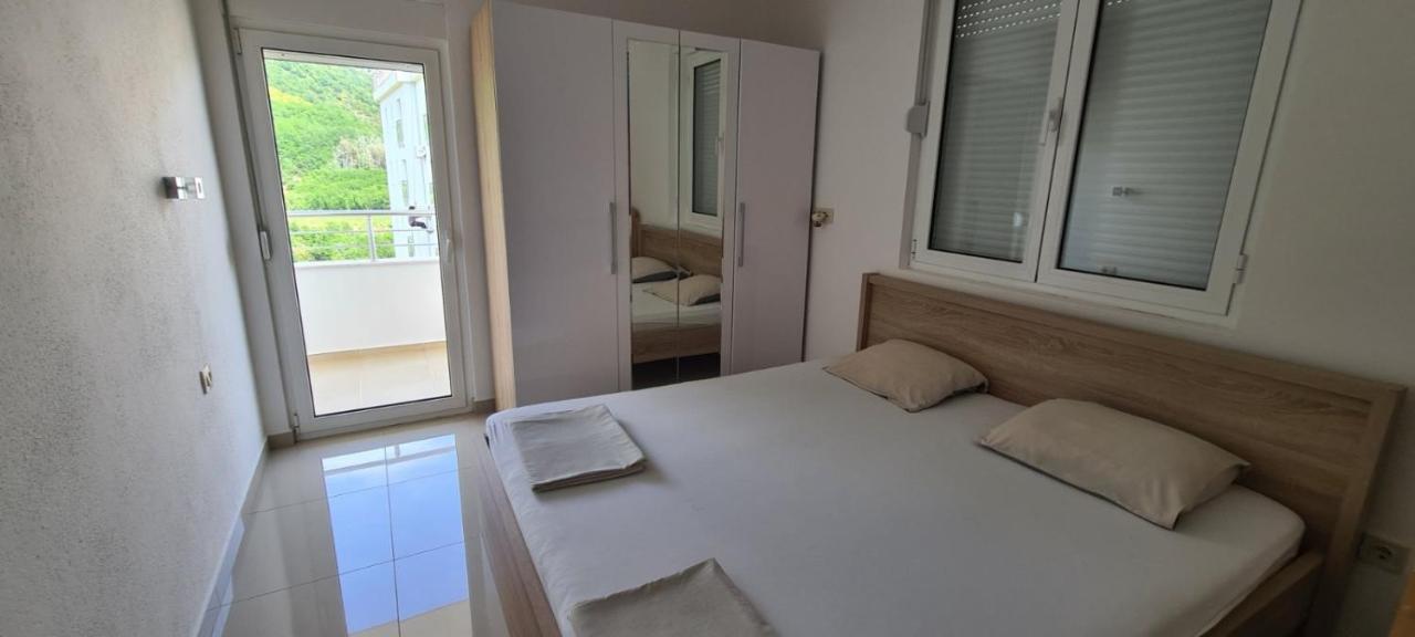 Guest House Ugljevarevic Budva Exteriör bild