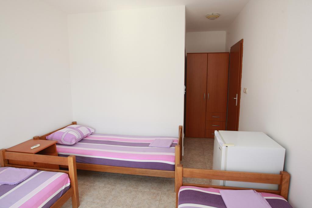 Guest House Ugljevarevic Budva Rum bild