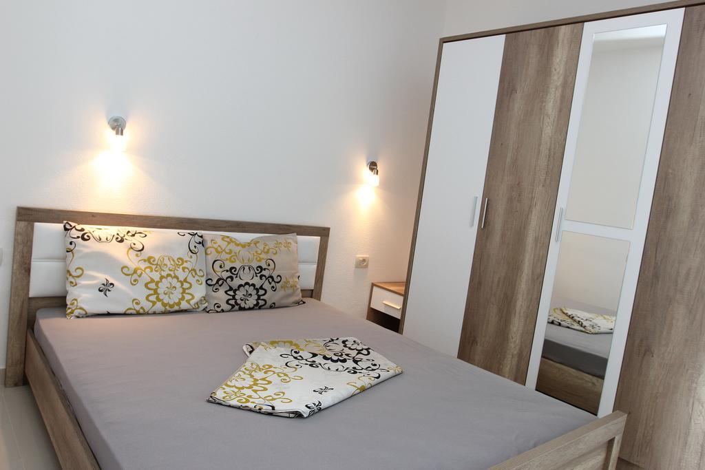 Guest House Ugljevarevic Budva Exteriör bild